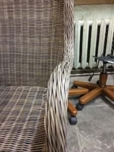 Реставрация искусственного Ротанга на кресле