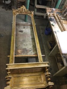 Восстановление позолоты на антикварном зеркале