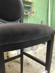 Реставрация скола на барном стуле