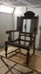 Антикварная Перетяжка старинного кресла